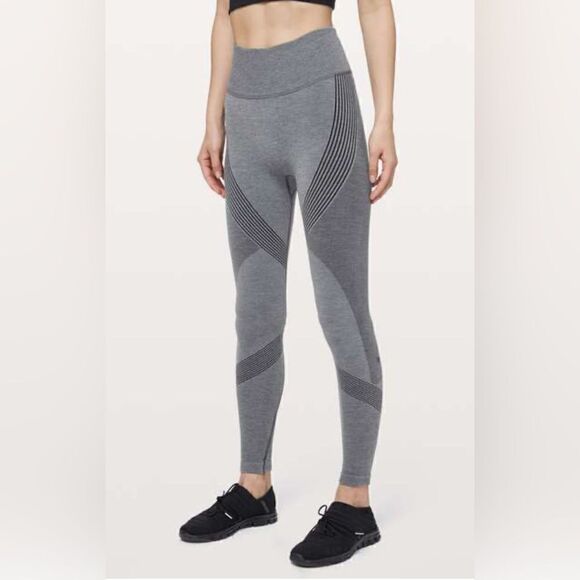 Lululemon Aerial Silk Tight *28” in Black/White Size 2 - Picture 1 of 12